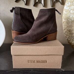 Steve Madden Grey Brown Suede Ankle Booties Size 7.5